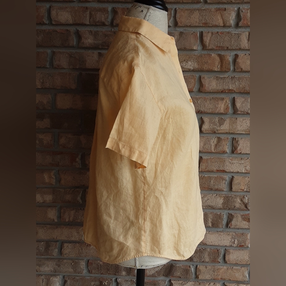 Lafayette 148 New York 100% Linen Light Yellow Button Down Shirt. - Picture 3 of 6